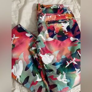 Ski pants, sized Med, but seem more like a sm/md. New.